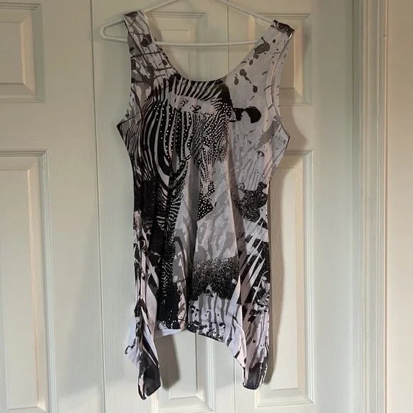 Zebra Tank Top 🥰🥰 - Picture 2 of 3